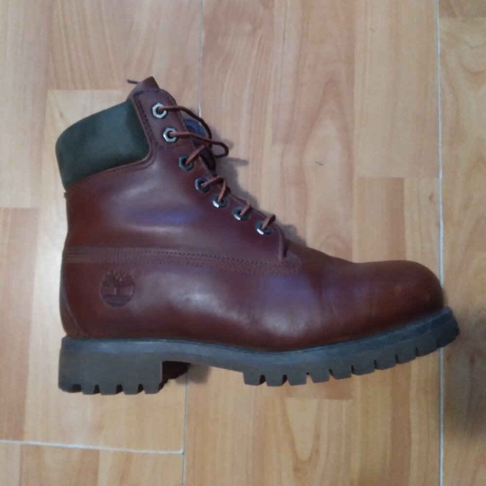 Timberland Mens - RARE- 6 Inch Premium Leather Boots/ 7 (WIDE) (US)